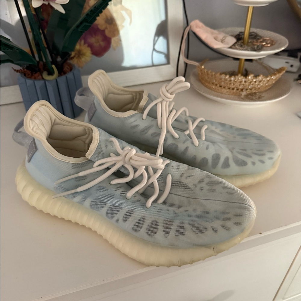 adidas Yeezy Boost 350 V2
